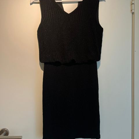Pen svart kjole fra Vila i str S