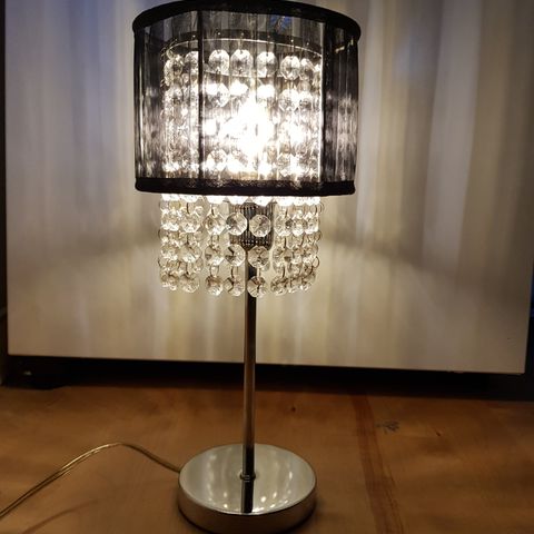 2 stk Hengelampe og 1 bordlampe med "krystaller"