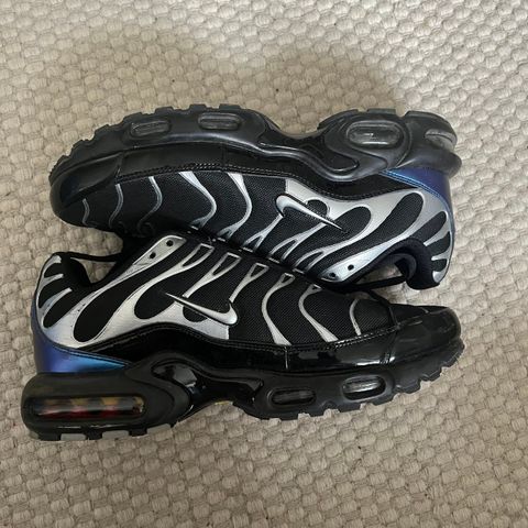 Nike Air Max Plus «Black Metallic» Strs. 42