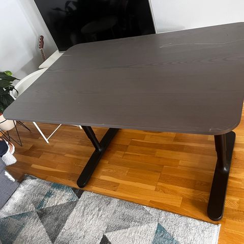 Ikea bekant justerbar skrivebord