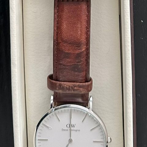 Daniel Wellington klokke selges for 200kr