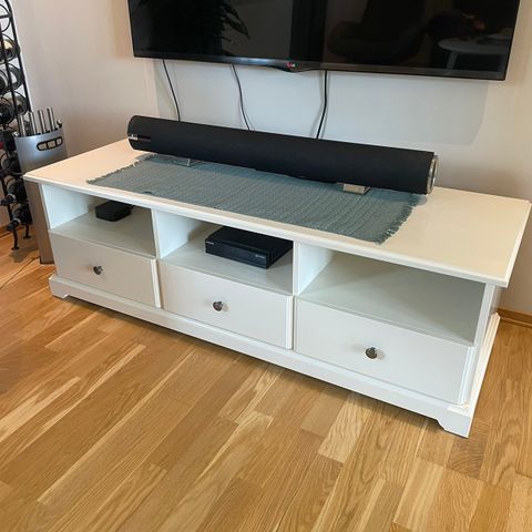 Liatorp TV-benk fra Ikea
