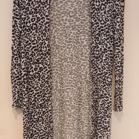 Stilig cardigan i leopard mønster i 170 fra Lindex