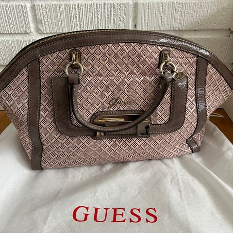 Beautiful bag from Guess. Worn only 2 times for few hours. No damage.