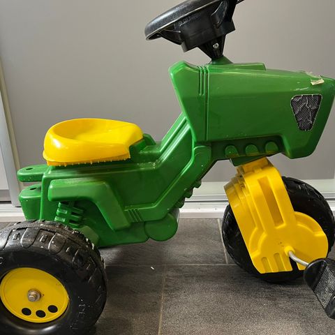 John Deere traktor til barn selges billig