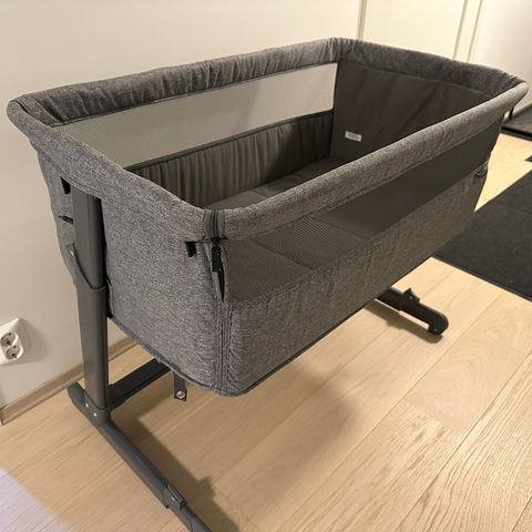 Selger Yngri Tova bedside crib