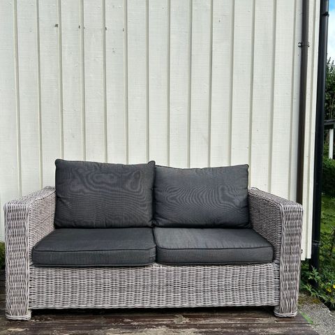 Pent brukt sofa til hage/terrasse
