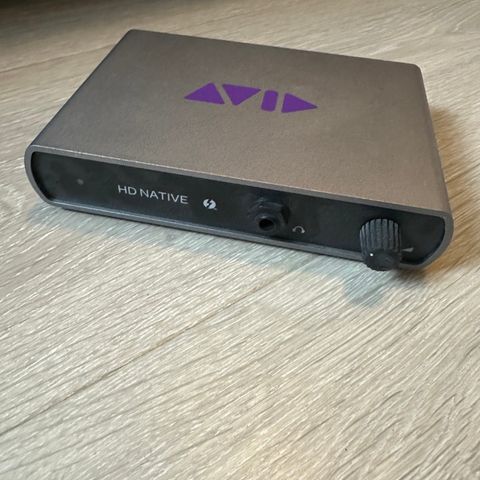 Avid HD Native Thunderbolt med kabler