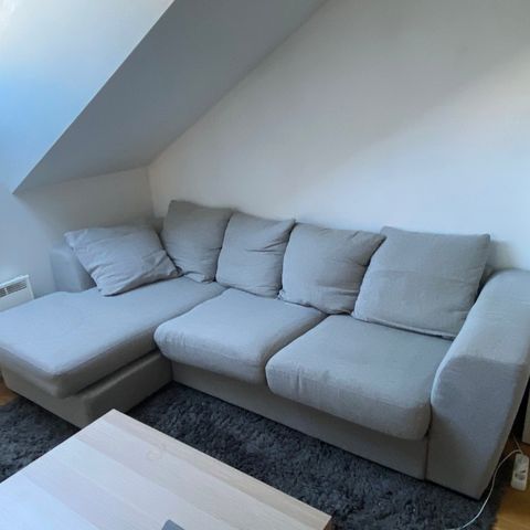 Praktisk sofa med sjeselong-renses før salg (kan leveres)