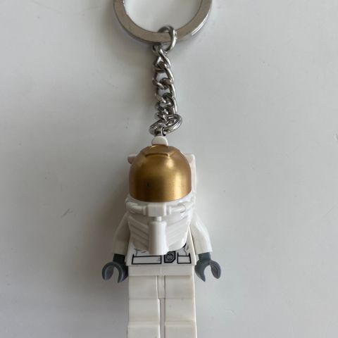 Lego astronaut/romfarer nøkkelring selges.
