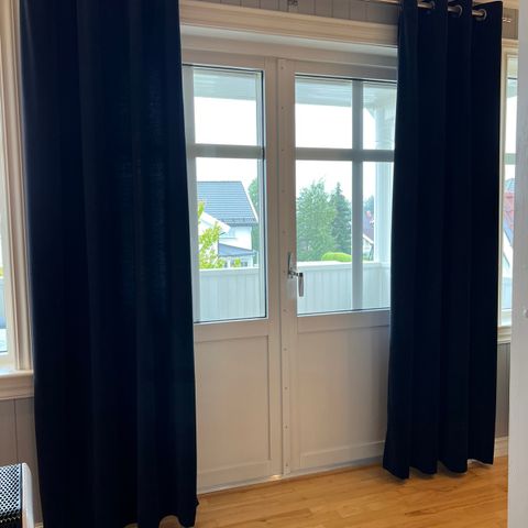 Velur gardiner - nydelig mørk blåfarge 3 fag!