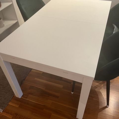 BJURSTA IKEA (140x84, utvides til 180 el 220 x84) selges billig mot henting