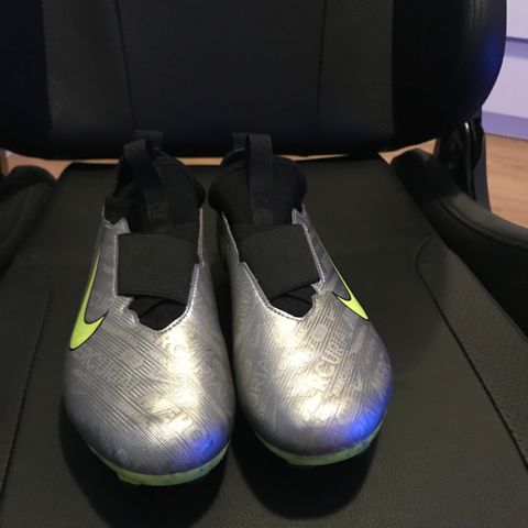 Nike fotballsko str 38,5