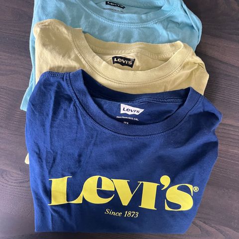 3 Levis t-skjorter