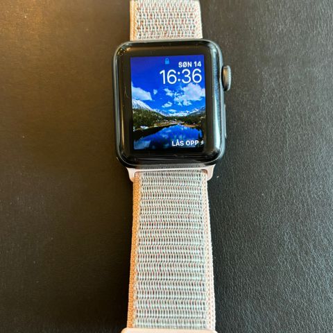 Apple Watch Serie 3, Nike+ 38mm se bilder og lese 1300 kr ferdig prute