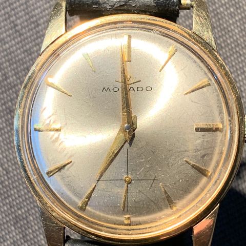 1960 s. MOVADO  9 karat gull klokke.