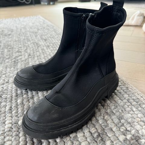 Zara boots 35