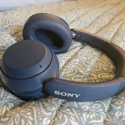 Sony WH-XB910N headset