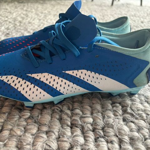 Adidas Predator fotballsko