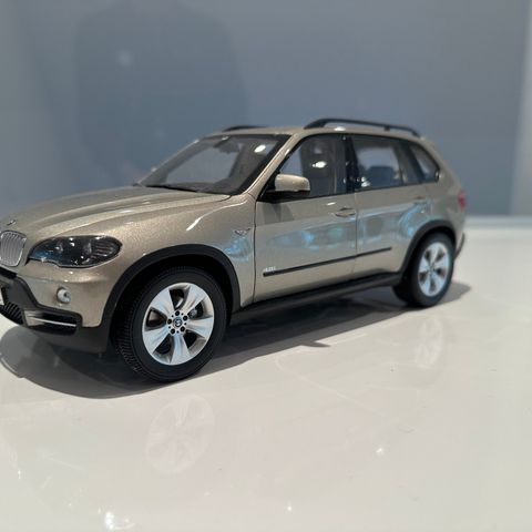 1/18 BMW X5 E70