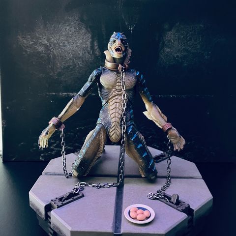 Neca Autentisk Amphibian Man fra Shape Of Water - Guillermo Del Toro Collection