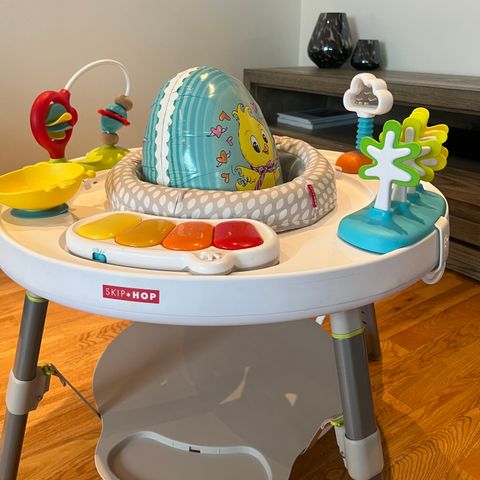 Skip Hop Explore&More Aktivitetssenter babygym