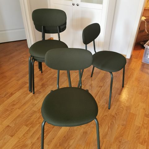 5stk. Grønne stoler. De ble montert, men ikke tatt i bruk.