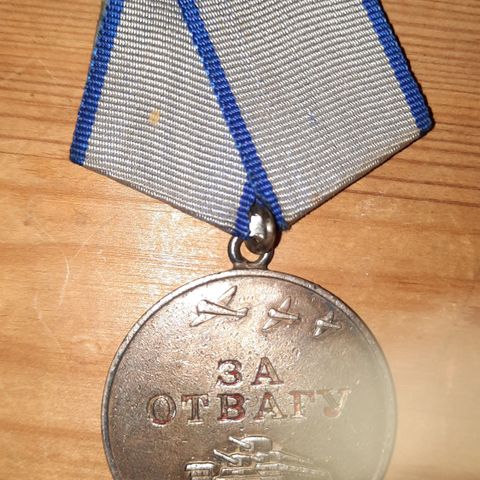 WW2-Medalje for "Modighet utvist i kamp", utgitt av Sovjetunionen.