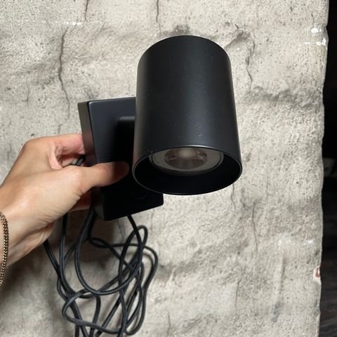 Nymåne vegglampe fra IKEA - sort