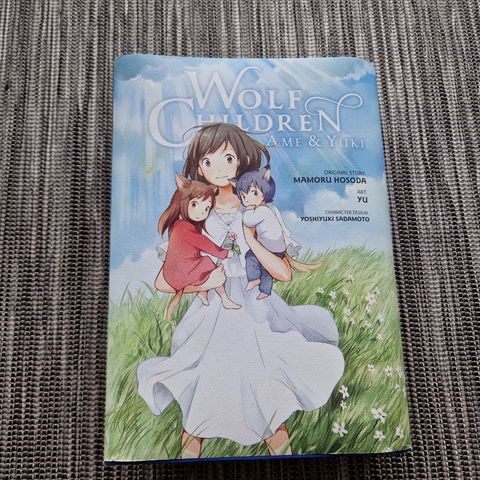 Wolf Children Ame & Yuki Manga hardocver bok med dust sleeve
