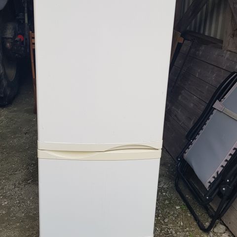 Gorenje kombiskap kjøl/frys. Fryseren nederst. 160 cm høy× 60 cm.