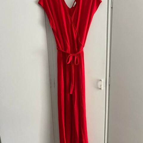 Rød jumpsuit