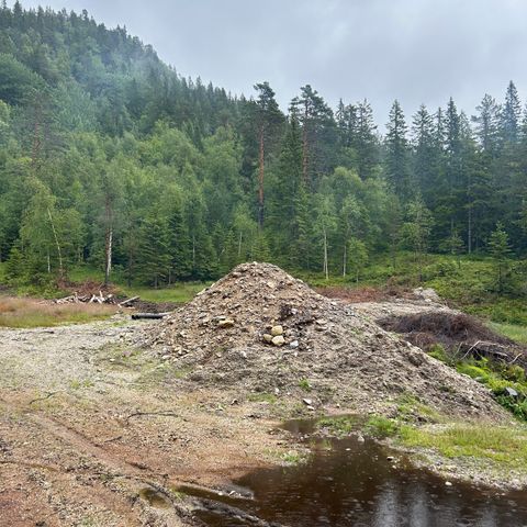 1 lass masse/ grus og småstein