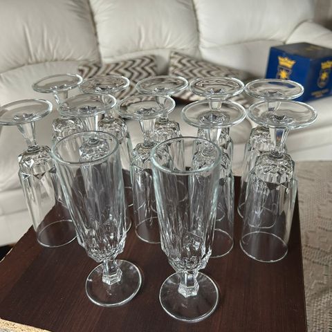 12 Hvit vin glass krystall  kr. 200/-