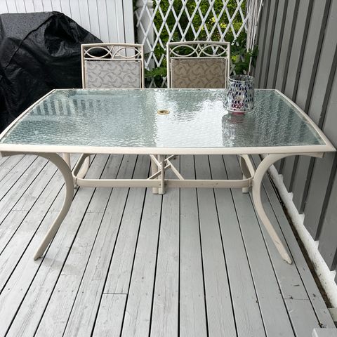 Taigaen - terrassebord med glassplate