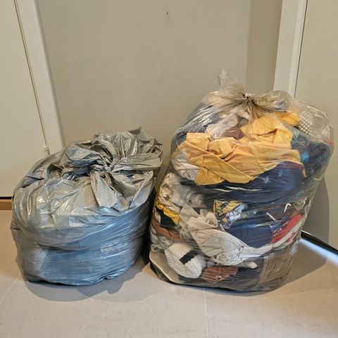 1,5 søppel sekk med barneklær