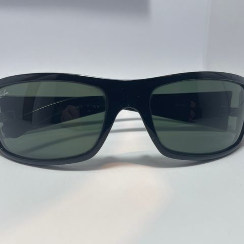 Ray-Ban RB4069 601 Solbriller i Svart. Vintage!