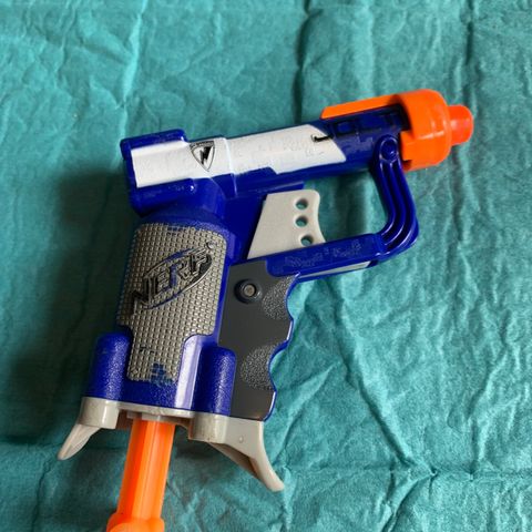 NERF pistol med pil