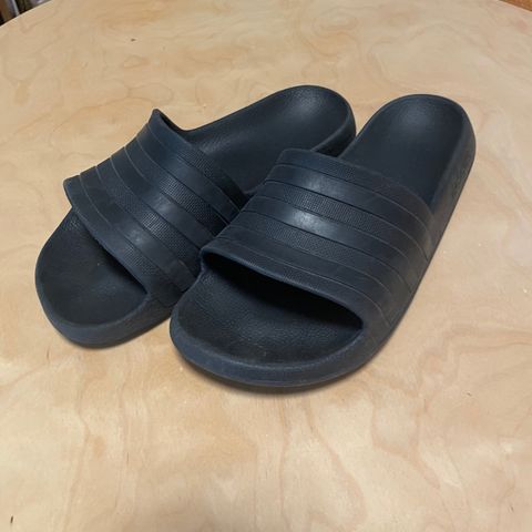 Adidas slippers str 6 (37/38) selges