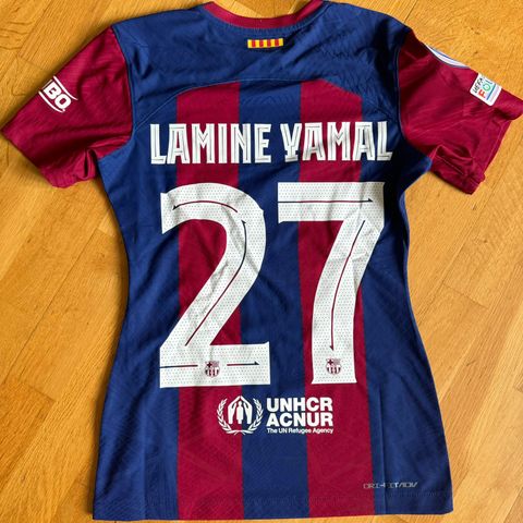 Barcelona - Lamine Yamal 27