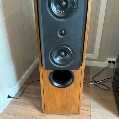 KEF 104 selges