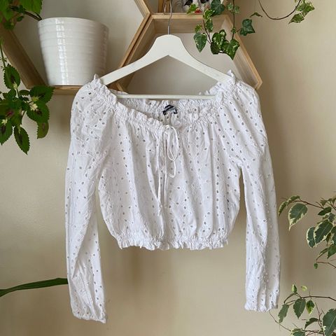 Broderie anglaise bluse i 100% bomull