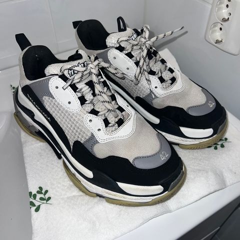 Balenciaga Triple S