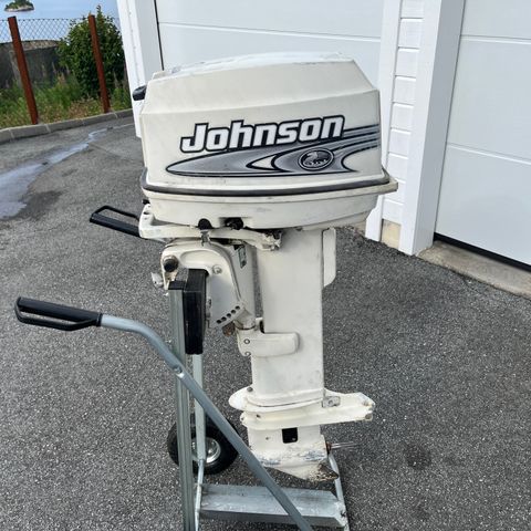 2000 modell Johnson 30 hk selges som rep. objekt/delemotor.