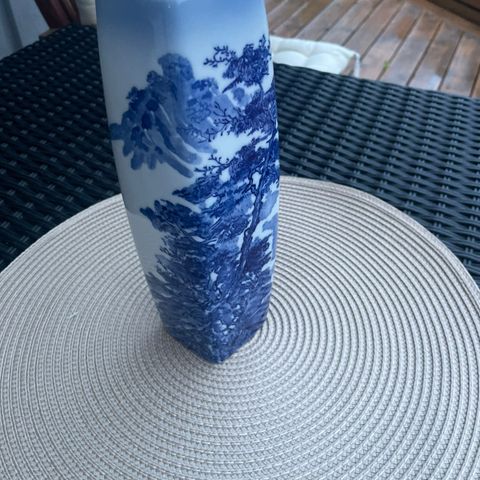 Blå og hvit, japansk vase