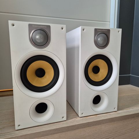 Bowers and Wilkins 686 s2 med NAD