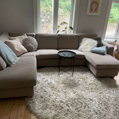 Beige sofa (RESERVERT til lør 20/7)