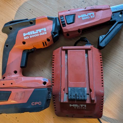 Hilti 5000-A22 Gips /skruemaskin med batteri og laddare.