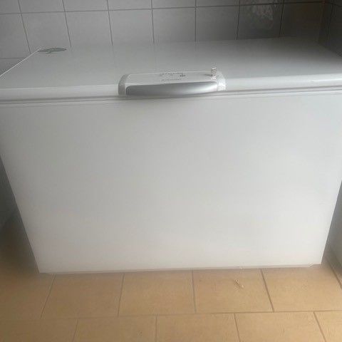 Electrolux fryseboks - uten skader - nesten ubrukt, kr 1500,-