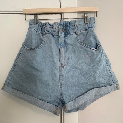 Paperbag shorts fra ginatricot